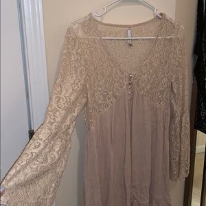 Boutique top ~ beige lace with flared sleeves